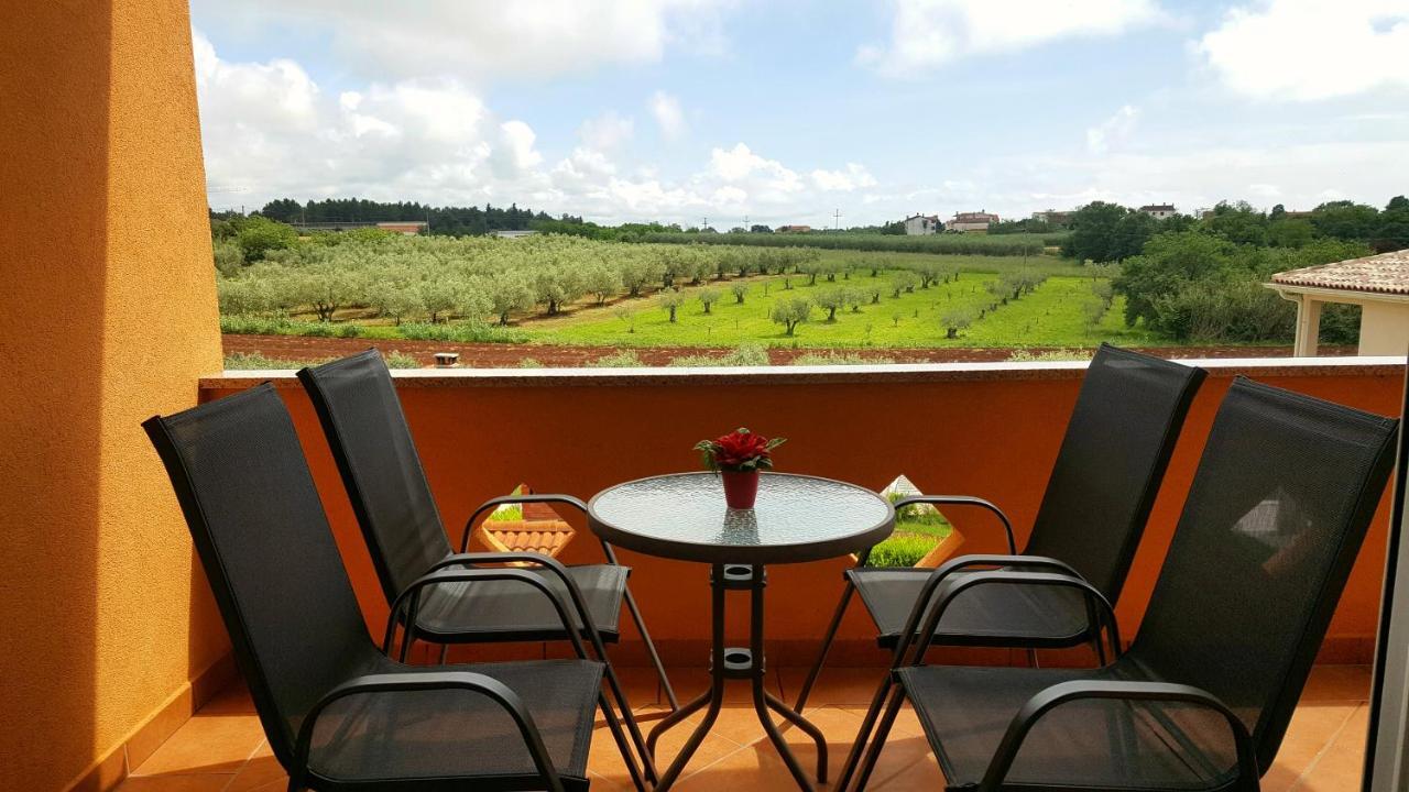 Appartamento The Orange One Novigrad Istria Esterno foto